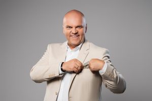 Trendy podróżnicze na sezon 2026? Tanio, często i z pomocą AI